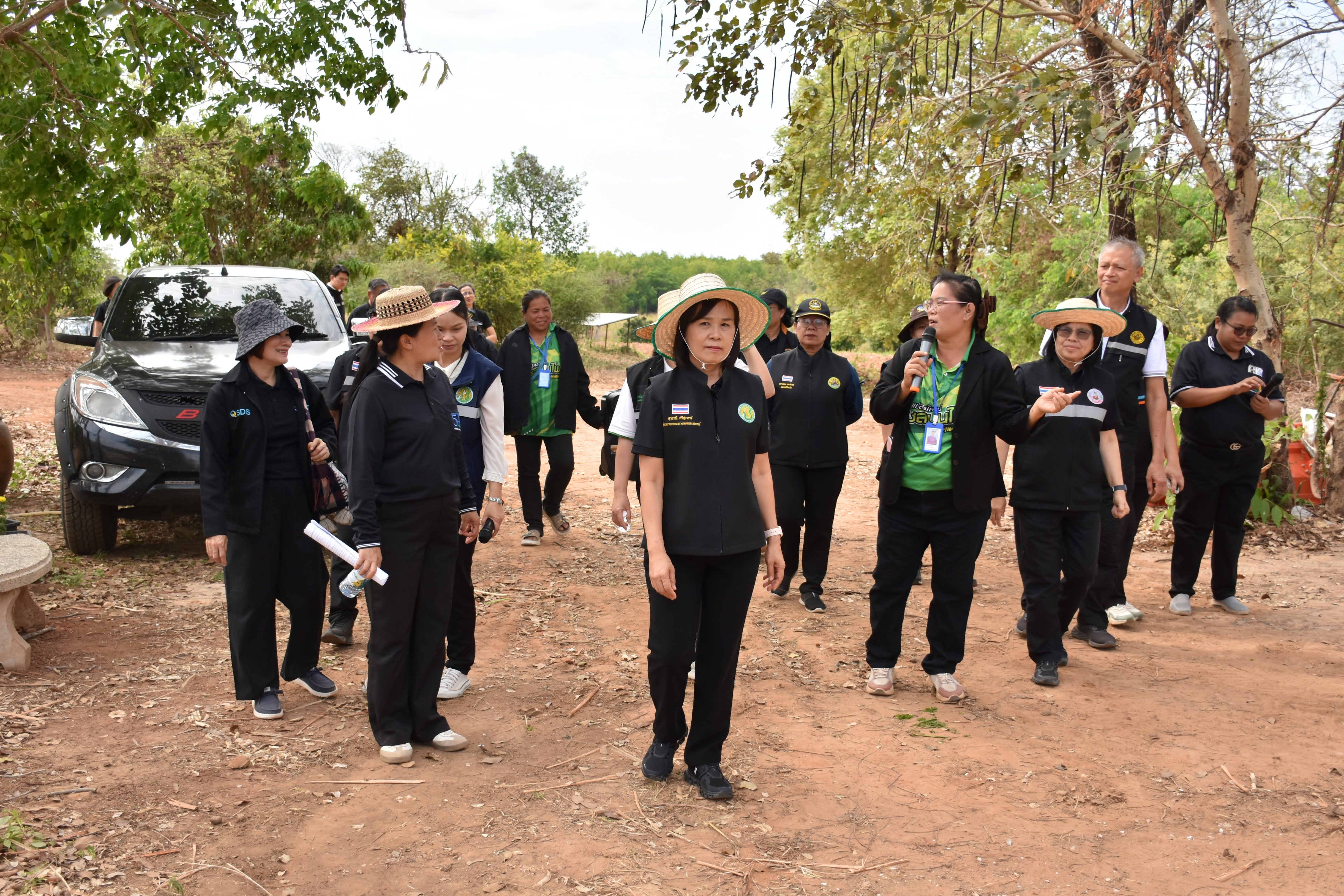 title - ผู้ตรวจราชการกระทรวงเกษตรและสหกรณ์ เขตตรวจราชการที่ 14 (นางสุวรรณี ศรีสุวรรณ์) และคณะผู้ตรวจราชการกรม ลงพื้นที่ตรวจติดตามนโยบายยกระดับสินค้าเกษตรและบริการมูลค่าสูง การพัฒนาสินค้าเกษตรมูลค่าสูง โครงการส่งเสริมและพัฒนาสินค้าเกษตรชีวภาพ (สมุนไพร) ณ แปลงใหญ่สมุนไพร หมู่ 10 บ้านห้วยร่องคำ ตำบลกุดปลาดุก อำเภอเมืองอำนาจเจริญ จังหวัดอำนาจเจริญ